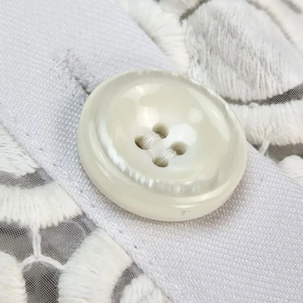 ☔️🩵Vintage V Cristina White Buttoned Embroidered Lace Sleeveless Top Small - Picture 9 of 11